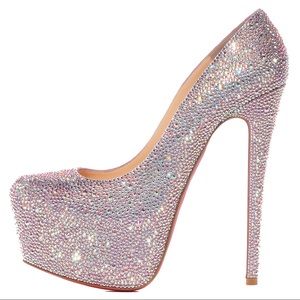 Gorgeous! Size 38 i wear a 7 in womens so will fit anyone who wears 7-7.5